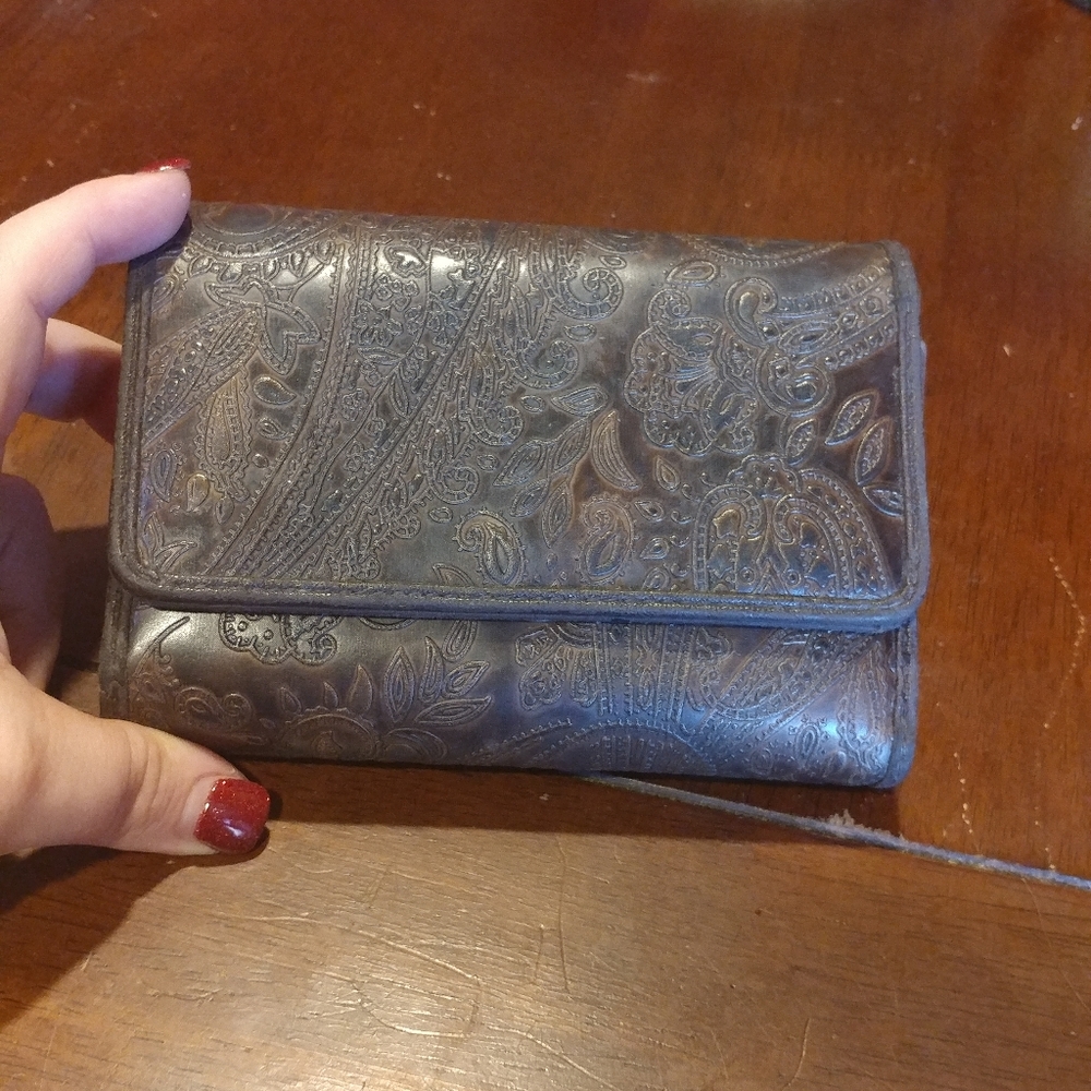 Relic Embossed Paisley Brown Leather Wallet